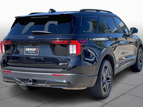 Used 2025 Ford Explorer ST-Line w/ ST-Line Street Pack image 13