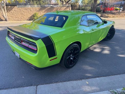Used 2015 Dodge Challenger R/T Scat Pack w/ Leather Interior Group RWD image 3