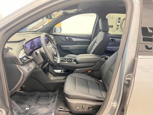 Used 2025 Buick Enclave Preferred image 22