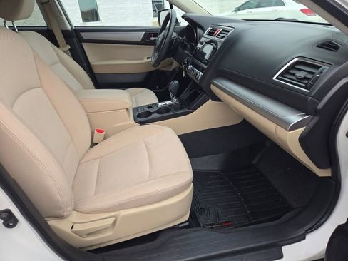 Used 2017 Subaru Outback 2.5i Premium image 7