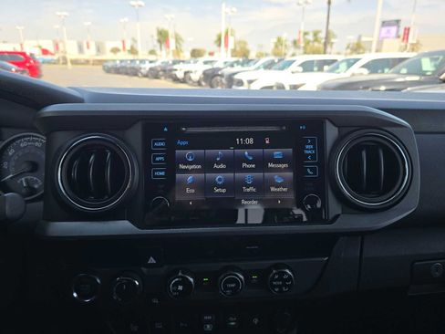 Used 2018 Toyota Tacoma TRD Off-Road w/ Technology Package AWD/4WD image 28