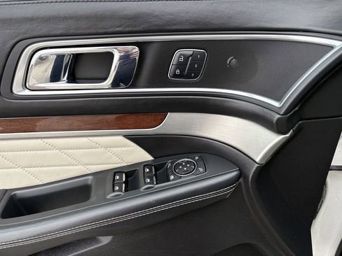 Used 2016 Ford Explorer Platinum image 23