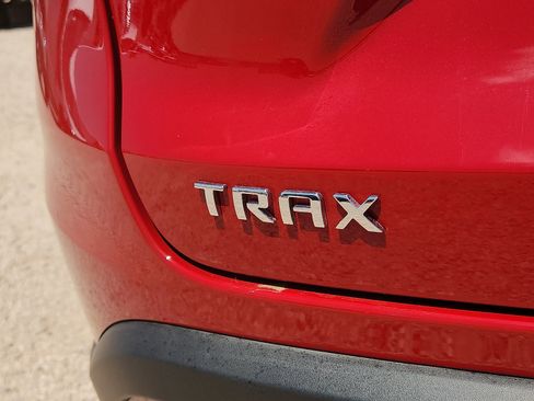 Used 2026 Chevrolet Trax LT FWD image 8