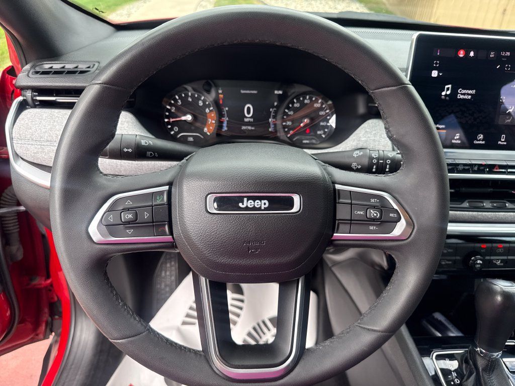 Used 2023 Jeep Compass Latitude AWD/4WD image 14