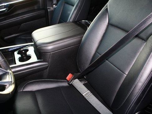 Used 2025 Chevrolet Tahoe LS image 4