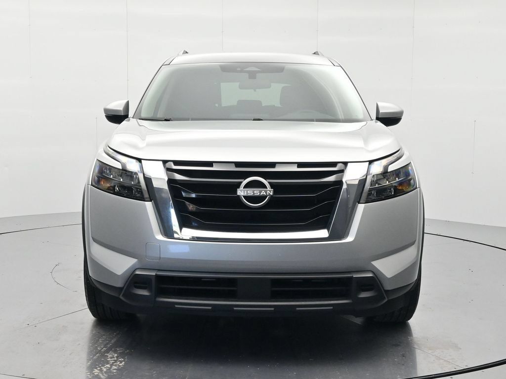 Used 2025 Nissan Pathfinder SV FWD image 2