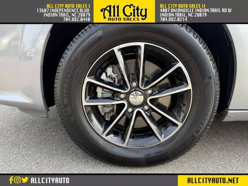 Used 2018 Dodge Grand Caravan SE FWD image 31