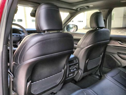 Used 2024 Jeep Grand Cherokee Limited image 18