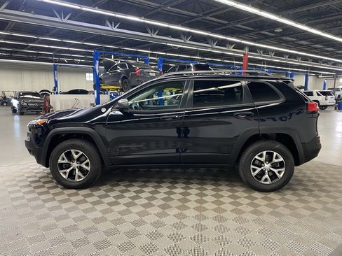 Used 2018 Jeep Cherokee Trailhawk w/ Cold Weather Group image 8