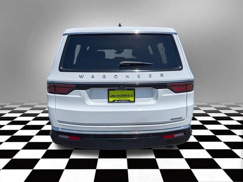 Used 2024 Jeep Wagoneer L Series III w/ Flexible Seating Group AWD/4WD image 9