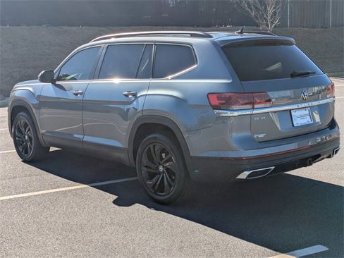 Certified 2022 Volkswagen Atlas SE image 6