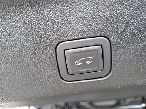 Used 2024 Chevrolet Tahoe Z71 w/ Luxury Package image 27