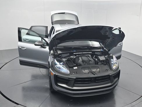 Used 2024 Porsche Macan AWD/4WD image 66