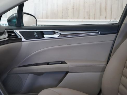 Used 2019 Ford Fusion SEL FWD image 32