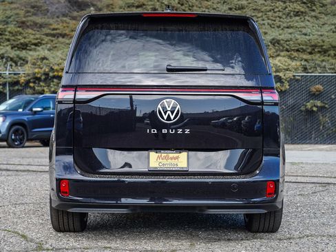 New 2025 Volkswagen ID. Buzz Pro S image 8