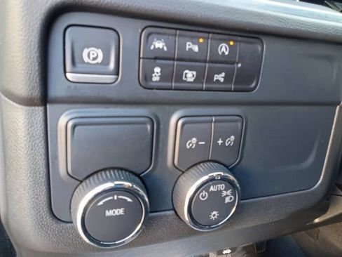 Used 2025 Chevrolet Suburban LT RWD image 10