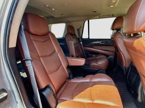 Used 2017 Cadillac Escalade Luxury AWD/4WD image 28