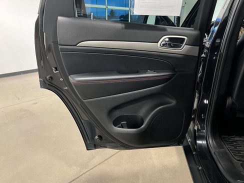 Used 2013 Jeep Grand Cherokee Trailhawk image 30