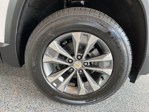 New 2026 Chevrolet Equinox LT FWD image 32