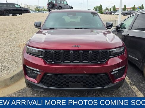 Used 2025 Jeep Grand Cherokee Limited w/ Black Appearance Package image 5