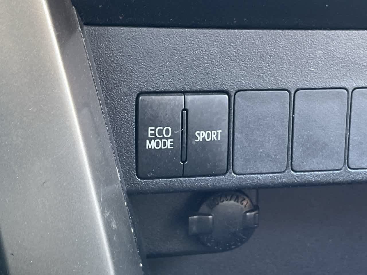 Used 2014 Toyota RAV4 XLE AWD/4WD image 27