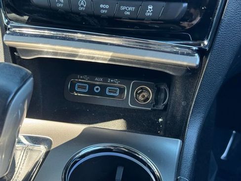 Used 2020 Jeep Grand Cherokee Limited image 15