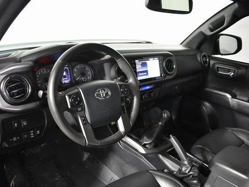 Used 2020 Toyota Tacoma TRD Off-Road w/ TRD Premium Off Road Package image 13