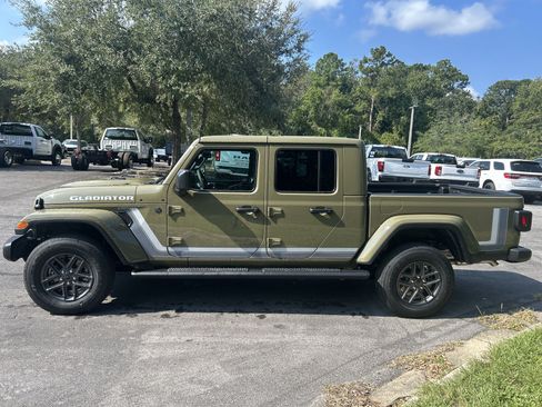 New 2025 Jeep Gladiator Sport image 4