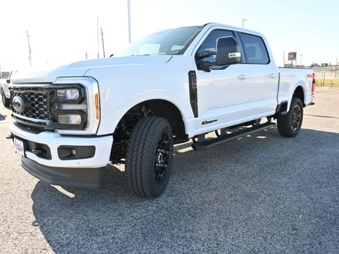 New 2026 Ford F250 Lariat w/ Black Appearance Package image 8