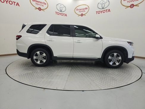 Used 2025 Honda Pilot EX-L image 3