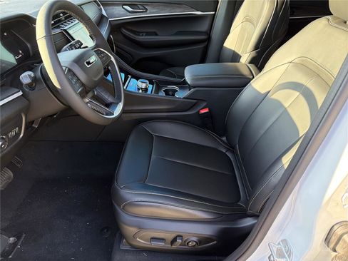 New 2025 Jeep Grand Cherokee Limited w/ Black Appearance Package AWD/4WD image 9