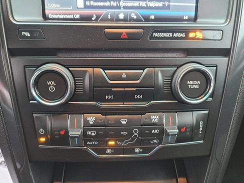 Used 2016 Ford Explorer XLT image 15