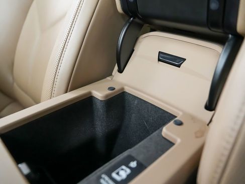 Certified 2025 Porsche Macan AWD/4WD image 34