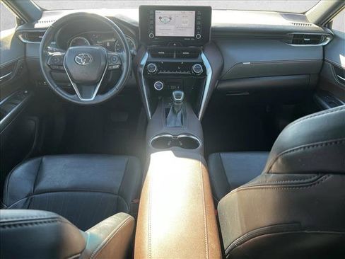 Certified 2021 Toyota Venza XLE w/ Carpet Mat Package (TMS) image 19