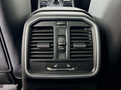 New 2026 Porsche Macan Base image 27