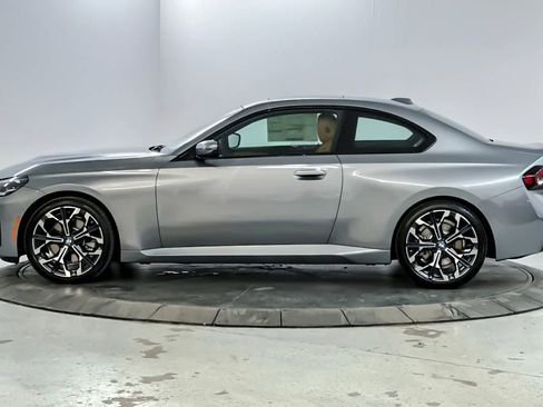 Used 2025 BMW 230i Coupe w/ Convenience Package image 5