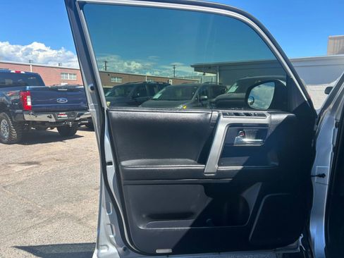 Used 2014 Toyota 4Runner SR5 Premium image 9