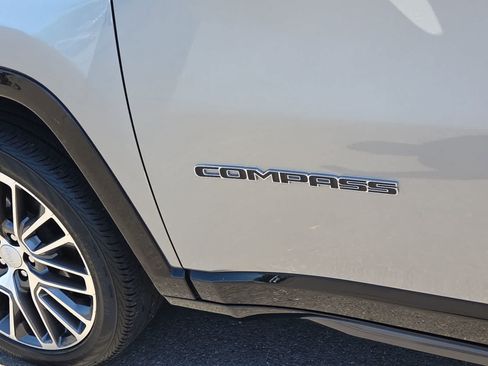 Used 2023 Jeep Compass Limited w/ Elite Group AWD/4WD image 15