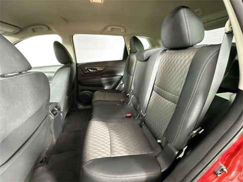 Used 2018 Nissan Rogue SV image 25