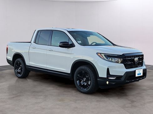 New 2026 Honda Ridgeline Black Edition image 2