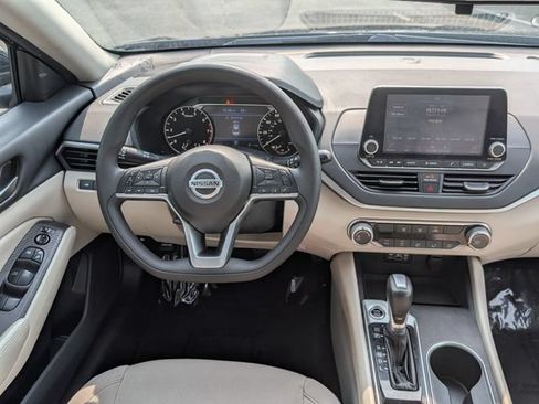 Used 2022 Nissan Altima 2.5 SV FWD image 16