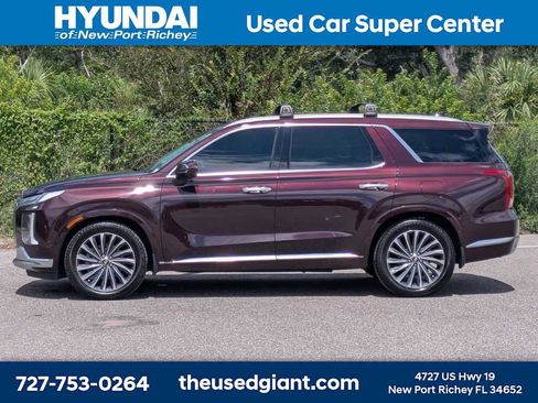 Used 2023 Hyundai Palisade Calligraphy FWD image 2