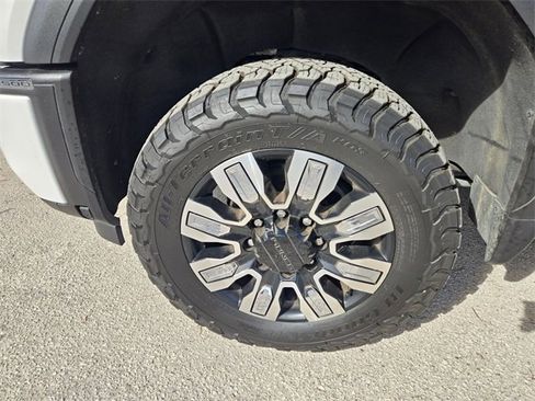 Used 2024 GMC Sierra 2500 Denali w/ Technology Package image 14