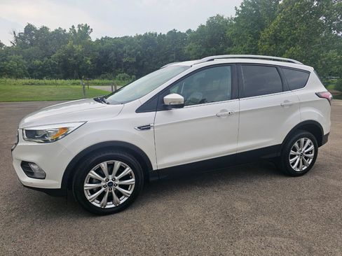 Used 2017 Ford Escape Titanium w/ Equipment Group 301A AWD/4WD image 10