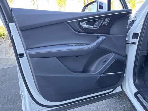 Used 2025 Audi Q7 3.0T Premium Plus image 45