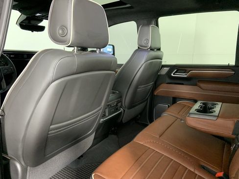 Used 2025 GMC Sierra 3500 Denali Ultimate image 32