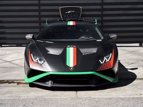 Used 2022 Lamborghini Huracan STO image 24