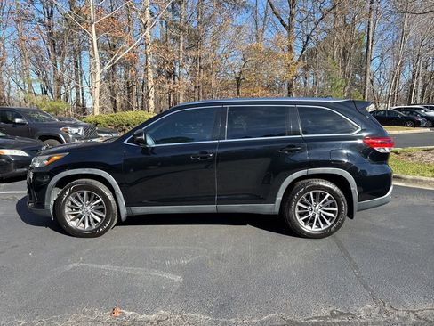 Used 2019 Toyota Highlander XLE image 16