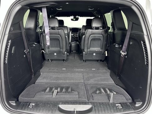 Used 2025 Chrysler Pacifica Select image 26