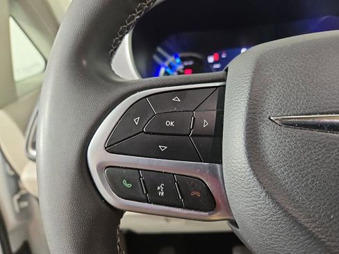 Used 2024 Chrysler Pacifica Limited FWD image 23